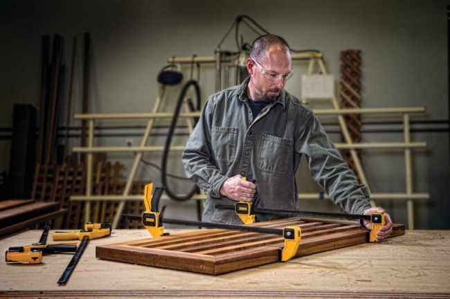 ŚCISK-STOLARSKI-AUTOMATYCZNY-600MM-XL-DEWALT-MajsterOnline.pl (2).jpg