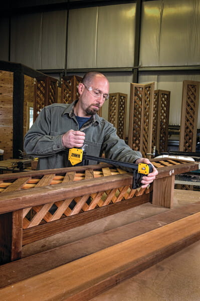 ŚCISK-STOLARSKI-AUTOMATYCZNY-600MM-XL-DEWALT-MajsterOnline.pl (6).jpg