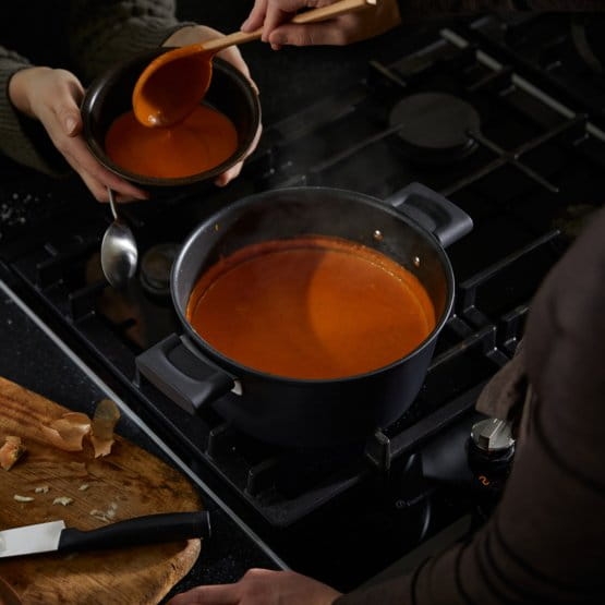 GARNEK Z POKRYWĄ 3,5L HARD FACE FISKARS-41034