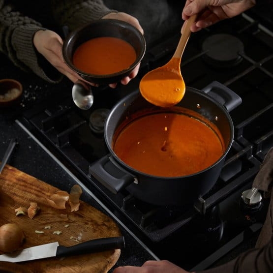 GARNEK Z POKRYWĄ 3,5L HARD FACE FISKARS-41035