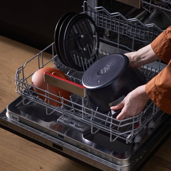 GARNEK Z POKRYWĄ 3,5L HARD FACE FISKARS-41036