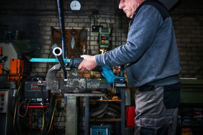 MAKITA PIŁA SZABLASTA AKUM. XGT 40Vmax 2x4,0Ah -42211