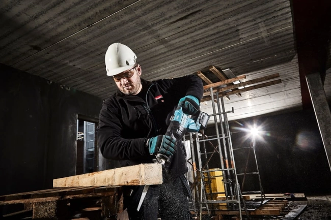 MAKITA PIŁA SZABLASTA AKUM. XGT 40Vmax 2x4,0Ah -42214