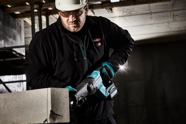 MAKITA PIŁA SZABLASTA AKUM. XGT 40Vmax 2x4,0Ah -42215