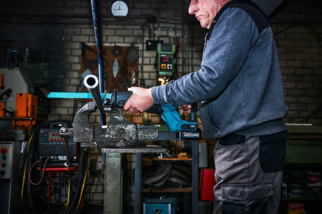 MAKITA PIŁA SZABLASTA AKUM. XGT 40Vmax BEZ AKUM.-39390