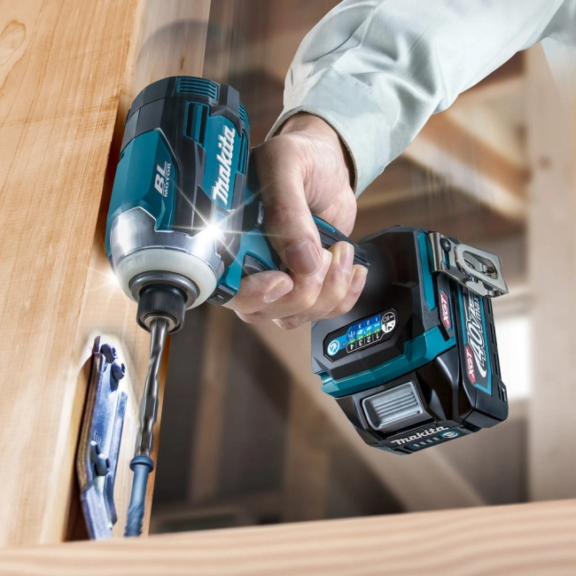 MAKITA ZAKRĘTARKA UDAROWA XGT 40Vmax 220NM BEZ AKU-37442