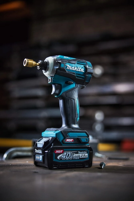 MAKITA ZAKRĘTARKA UDAROWA XGT 40Vmax 220NM BEZ AKU-37446