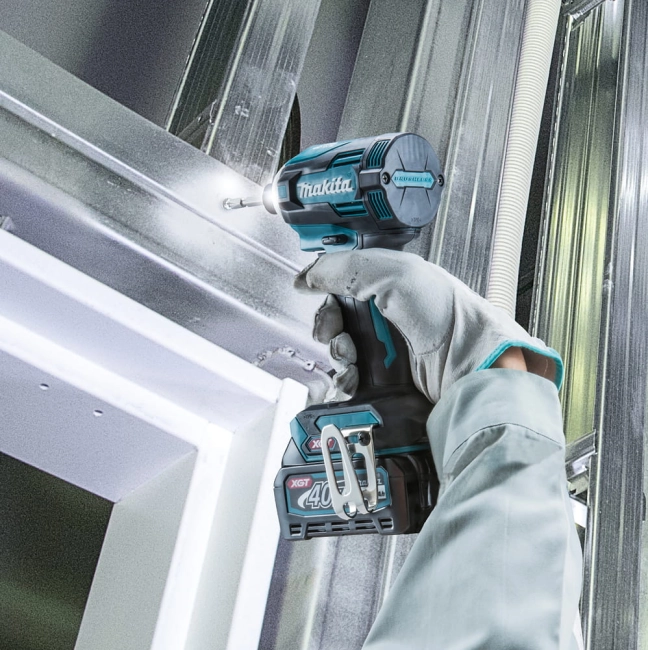 MAKITA ZAKRĘTARKA UDAROWA XGT 40Vmax 220NM BEZ AKU-37448