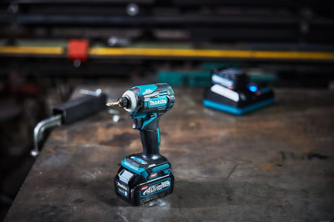 MAKITA ZAKRĘTARKA UDAROWA XGT 40Vmax 220NM BEZ AKU-37449