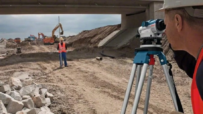 BOSCH NIWELATOR OPTYCZNY GOL26D-38354