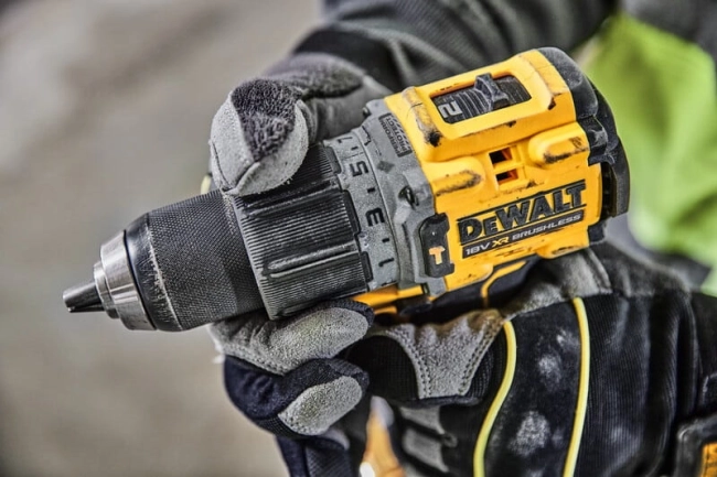 DEWALT WIERTARKO-WKRĘTARKA 18V,2AKU UDAR 5Ah 90NM-43352