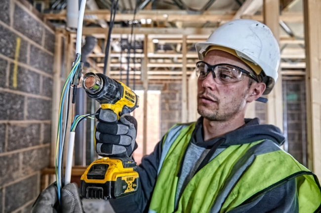 DEWALT OPALARKA 18V XR BEZ AKU DCE530N-39101