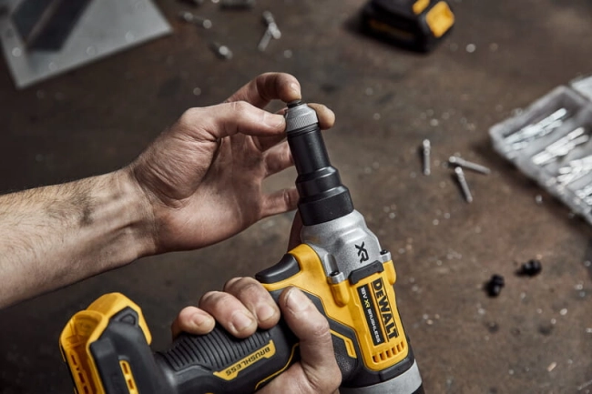 DEWALT NITOWNICA AKUM.6,4MM 18V BEZ.AKU. DCF414NT-38022