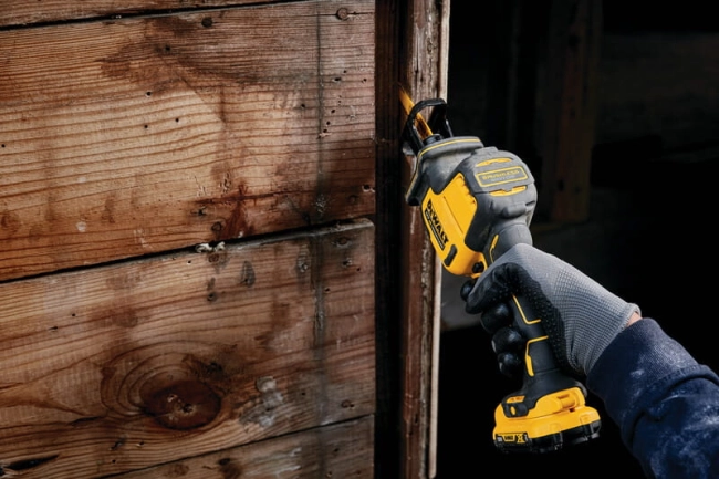 DEWALT PIŁA SZABLASTA AKU. 12V XR 2X2,0Ah-37308