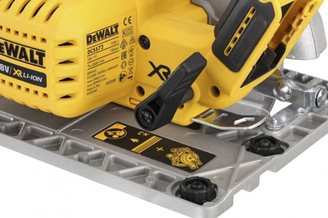 pilarka-tarczowa-18v-dewalt-DCS572NT