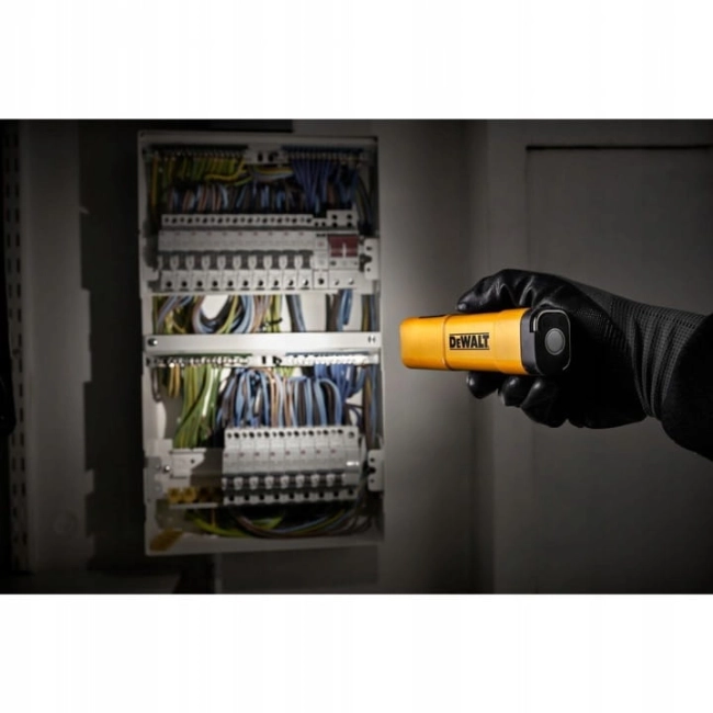 LAMPA AKUMULATOROWA 3,6V USB KIESZONKOWA DEWALT-36803