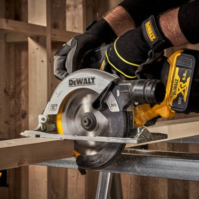 pilarka-tarczowa-dewalt-dcs56n
