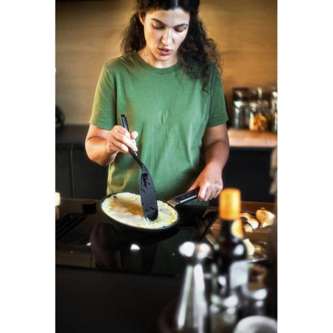 patelnia-28cm-hard-face-fiskars-1075520 (2).jpg