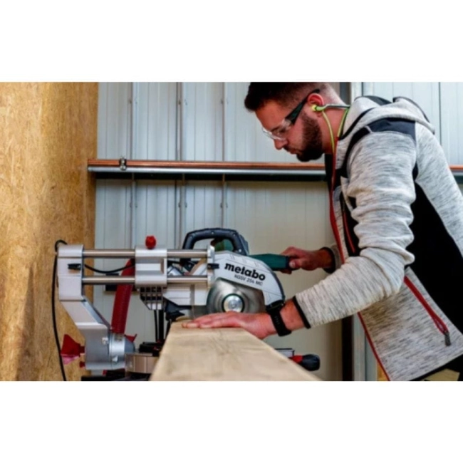 pila-ukosnica-1800W-Metabo--KGSV254MC.jpg