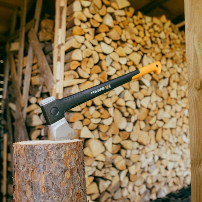 siekiera-rozlupujaca-x28-M-Fiskars-1069107.jpg