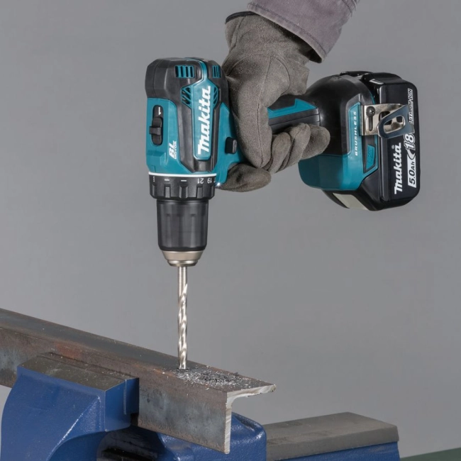 Wiertarko-wkretarka-akumulatorowa-2X5Ah-Makita-DDF485RTJ