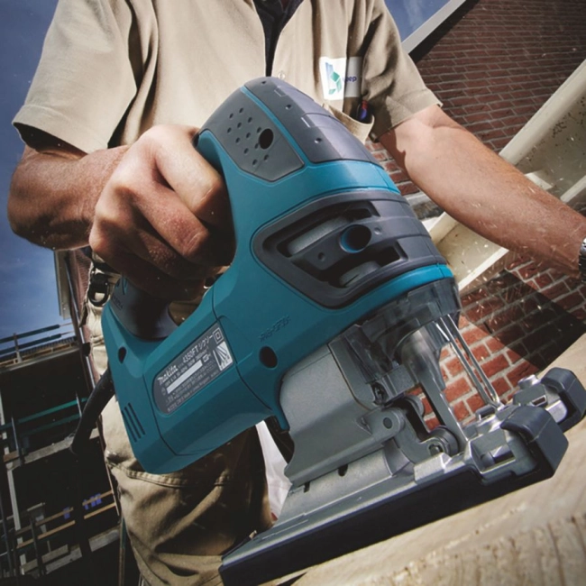 wyrzynarka-elektroniczna-Makita-4350FCT.jpg