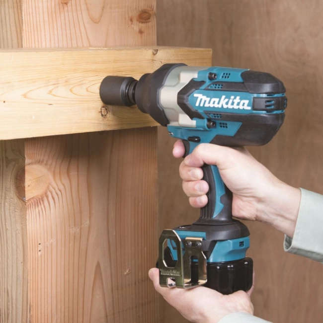 klucz-udarowy-makita-DTW1002RTJ.jpg