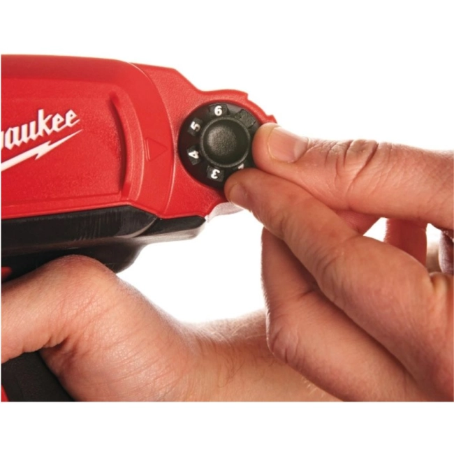 pistolet-akumulatorowy-do-kleju-Milwaukee-4933441783.jpg