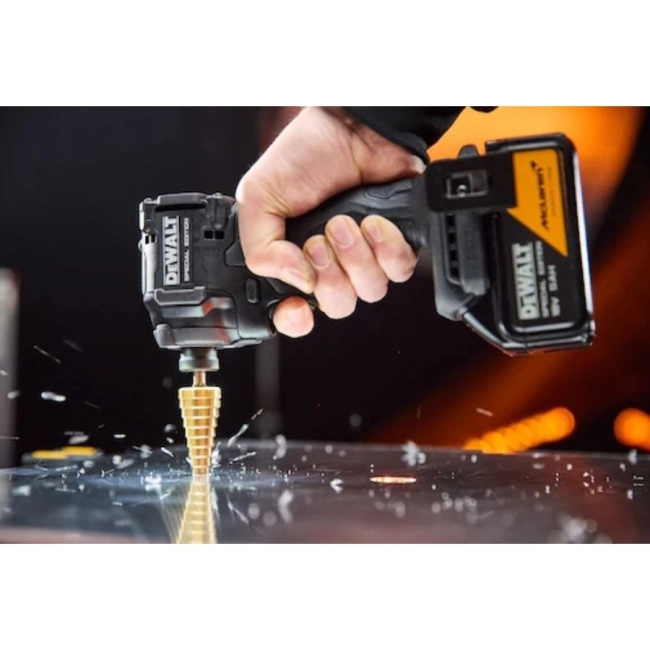 zestaw-Combo-McLaren-DeWalt-DCK2222MP2T-QW.jpg