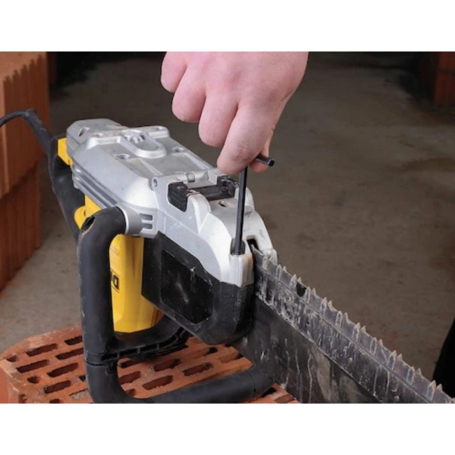 pilarka-Aligator-do-cegly-DeWALT-DWE398.jpg