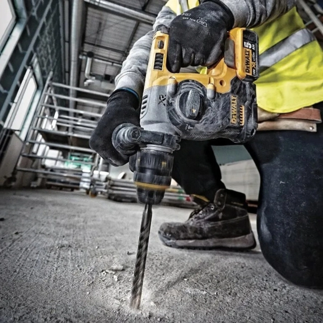 mlotowiertarka-akumulatorowa-XR-18V-2X5,0Ah-DeWalt-DCH273P2