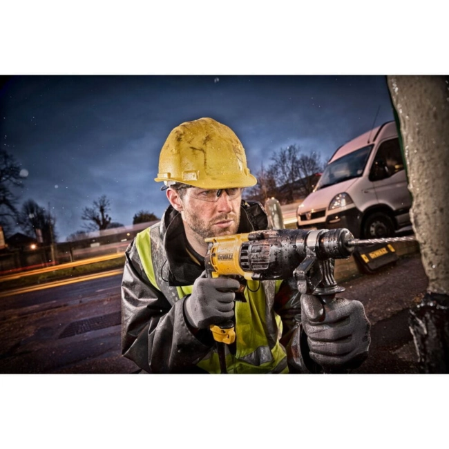 mlotowiertarka-udarowa-SDS-PLUS-DeWALT-D25133K