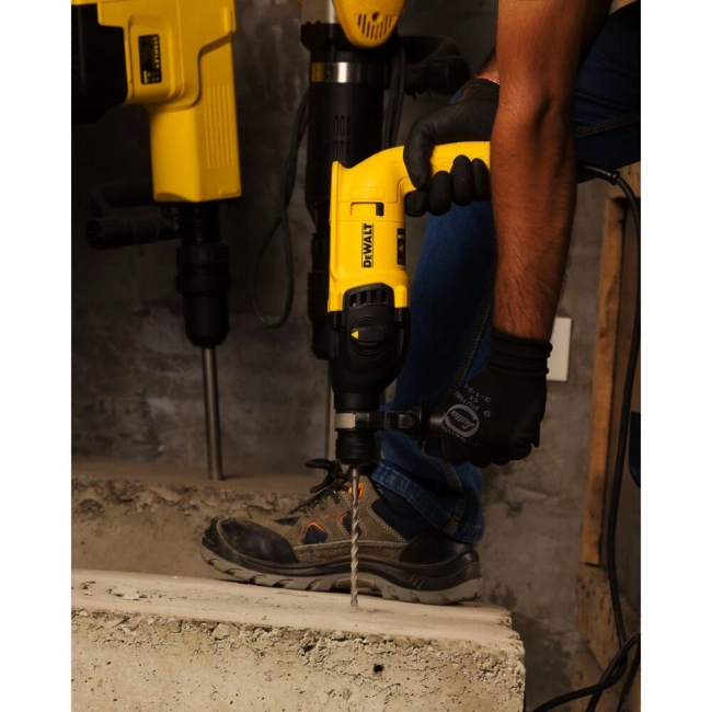 mlotowiertarka-udarowa-SDS-PLUS-DeWALT-D25133K